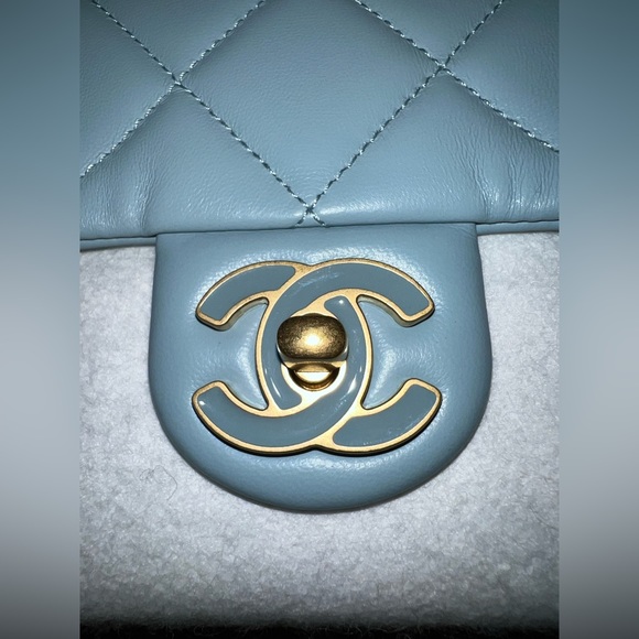 *SOLD*NWT Chanel 22P Quilted Pending CC Small Classic Flap Lambskin w Receipt! - Picture 3 of 13